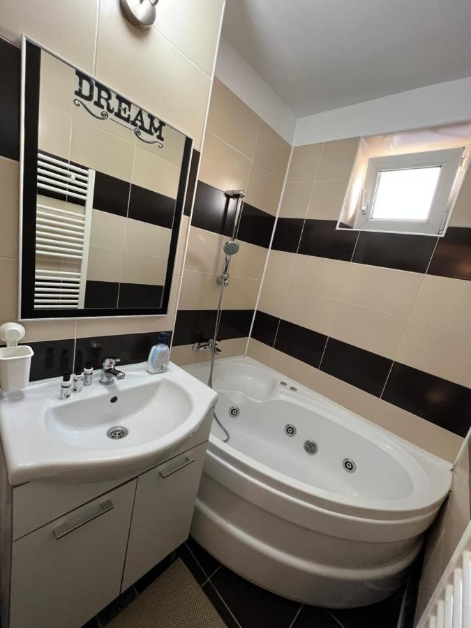 Nordic Sunny Apartment Suceava Esterno foto
